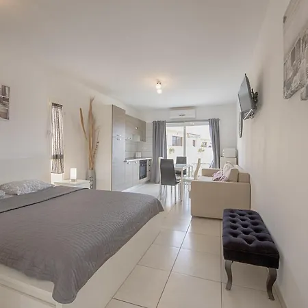 Mareverde Poolview O006 * 阿德耶