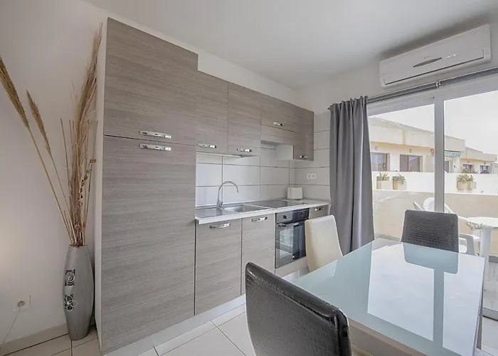 Mareverde Poolview O006 *